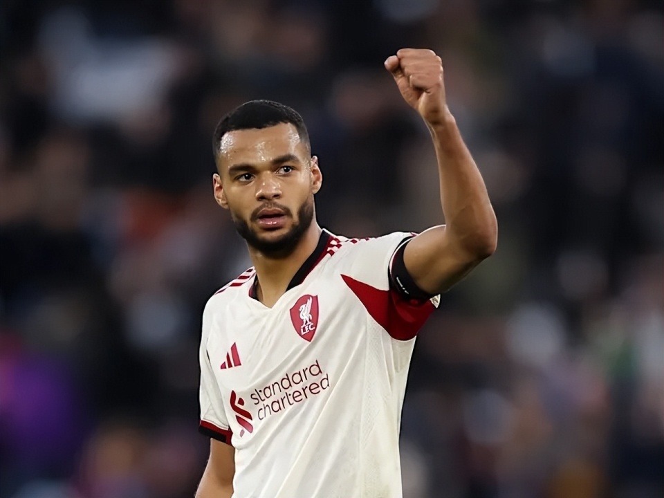 C罗中场休息时对裁判表达不满，讽刺道：你吹得太好了