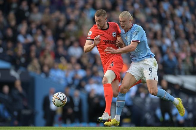 怀特复出力助阿森纳争冠，枪手伤病潮下的坚强回应