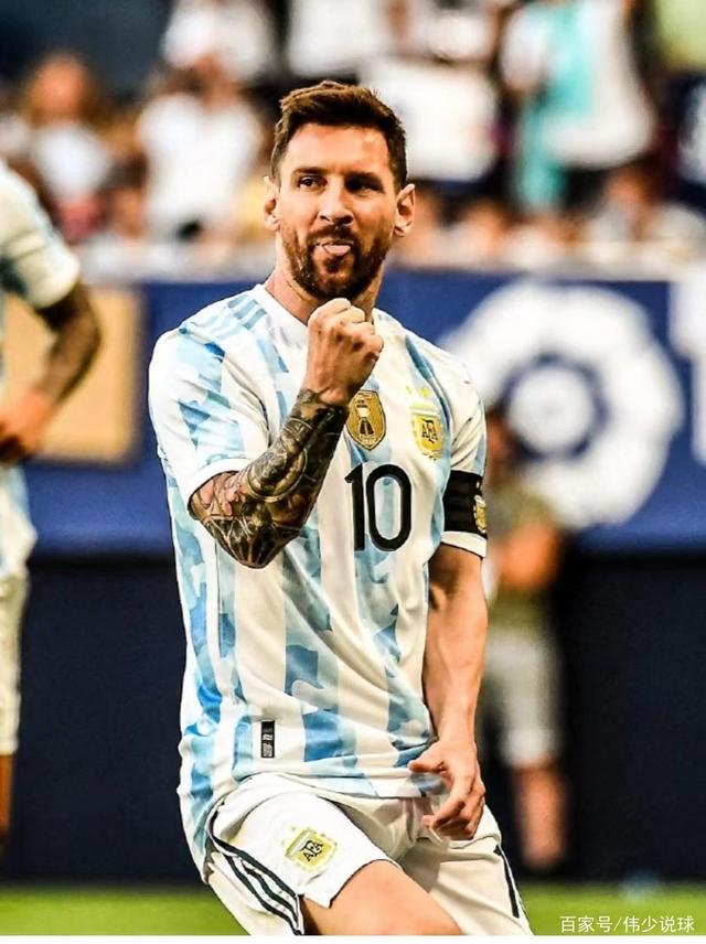 记者：米兰将与莱万经纪人会面讨论转会，伊布支持这一交易