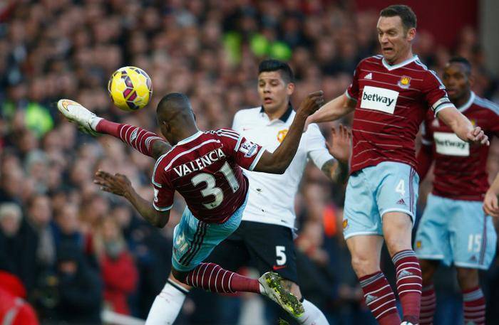 枯坐90分钟 33岁萨拉赫暗示离队 炮轰斯洛特：背信弃义一脚踹开我